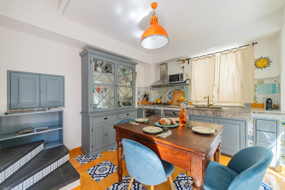 Kitchen or kitchenette, kitchen