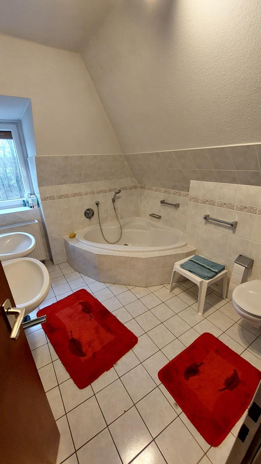 Doppelzimmer im Einfamilienhaus, mit eigenem Bad und Küchenmitbenutzung Apartment in Lubeck
