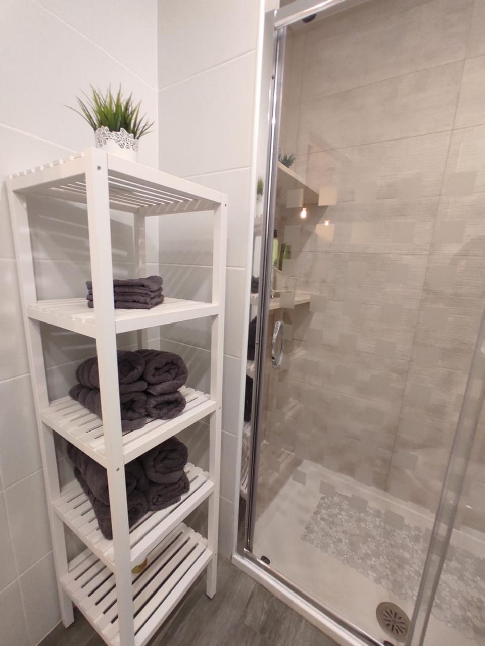 Shower, Bathroom, towels