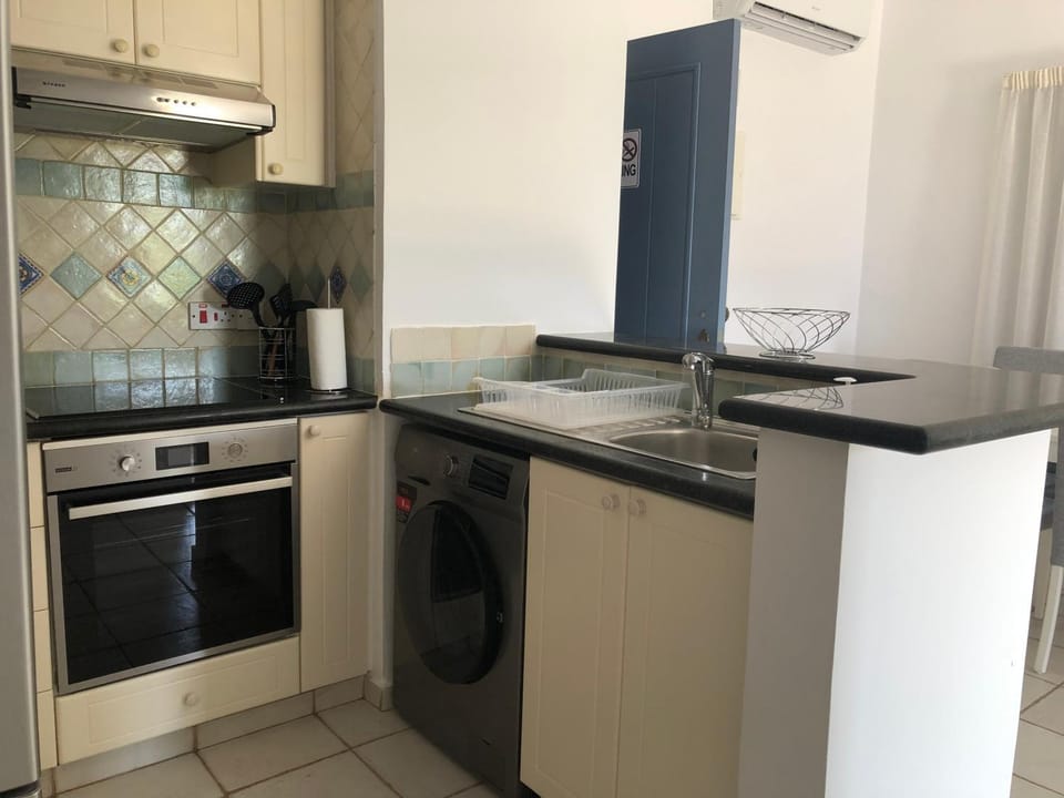 Kitchen or kitchenette, oven, stove, washing machine