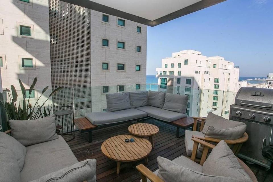 Luxury 2BR Beachfront Apartment Apartment in Tel Aviv-Yafo