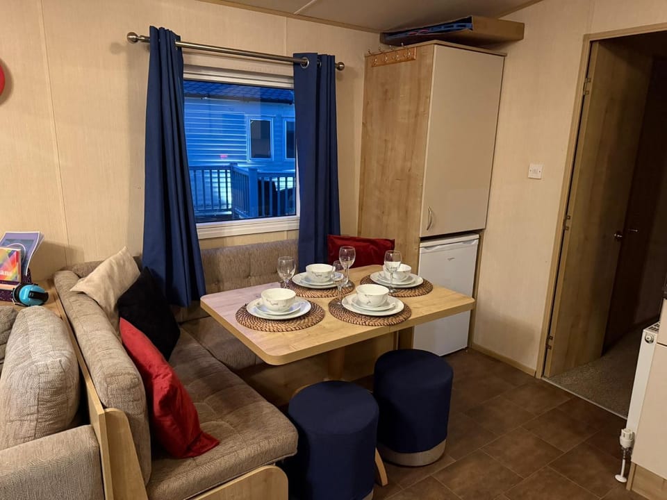Lancaster Crescent Hot Tub Hideaway Campground/ 
RV Resort in Tattershall