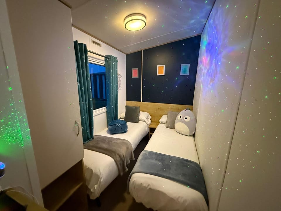 Lancaster Crescent Hot Tub Hideaway Campground/ 
RV Resort in Tattershall