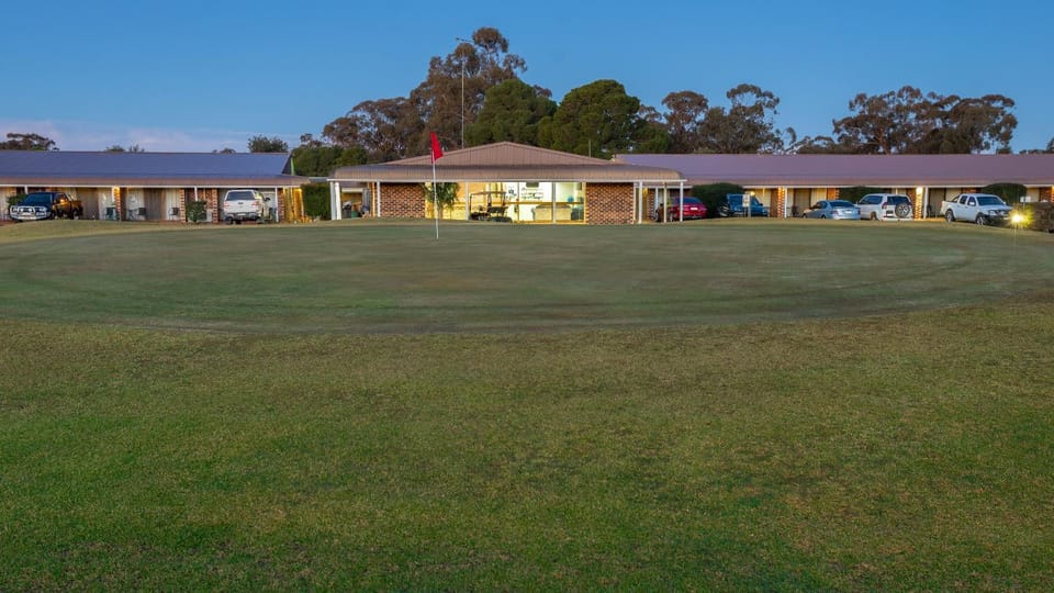 Golfcourse, On site