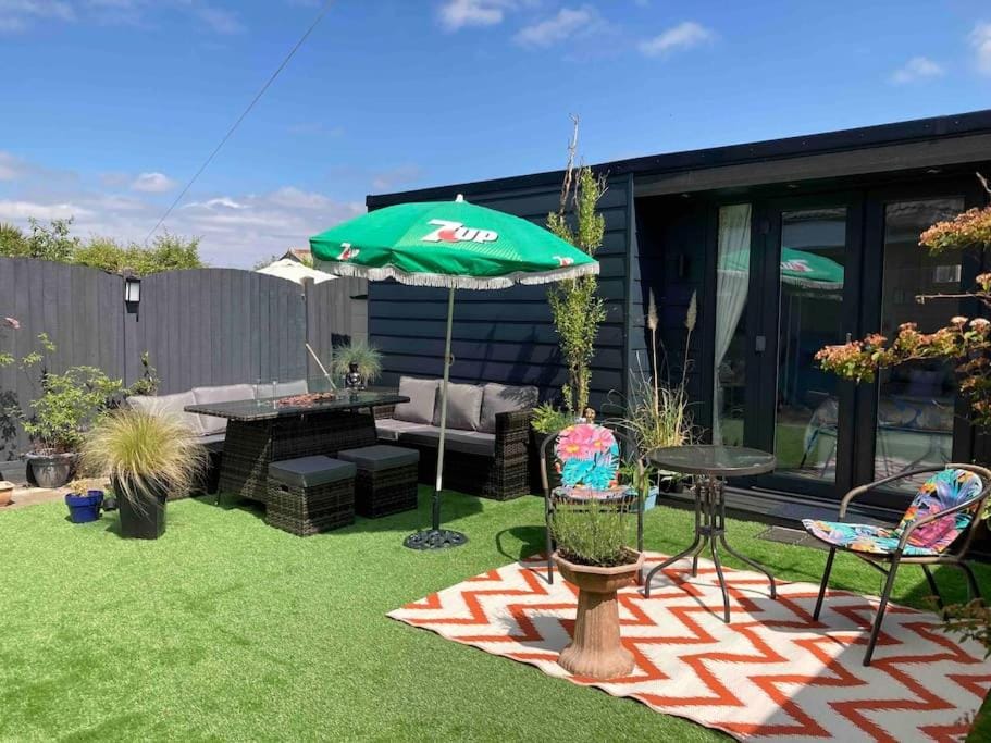 Beautiful new Garden Annexe Apartment in Wigan