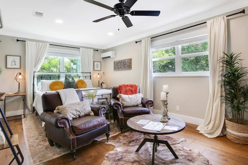 New Studio Apartment w Kitchen - A Apartment in West Palm Beach