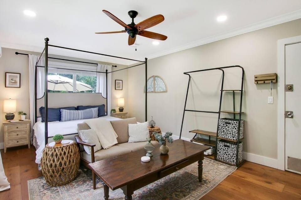Downtown WPB studio D - w full kitchen Apartment in West Palm Beach