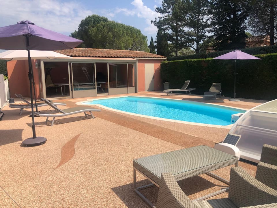 VILLA AVEC PISCINE Villa in Apt