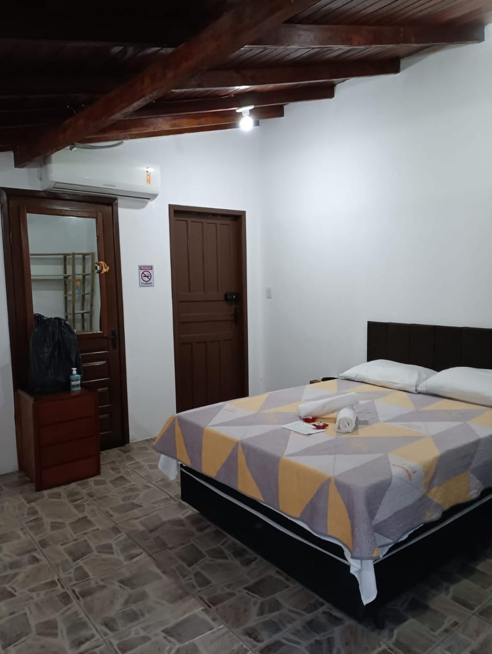 Bedroom, air conditioner