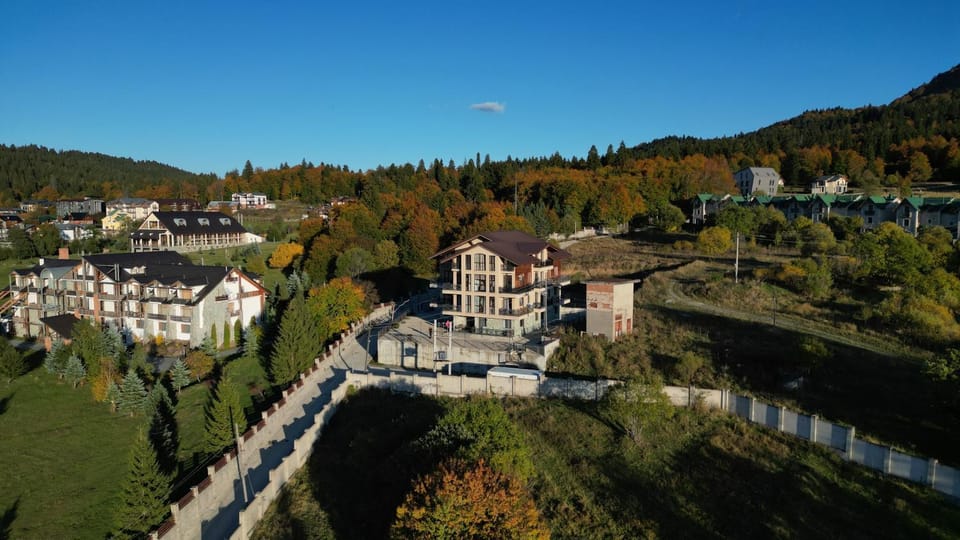 Bird's eye view, Mountain view, Street view
