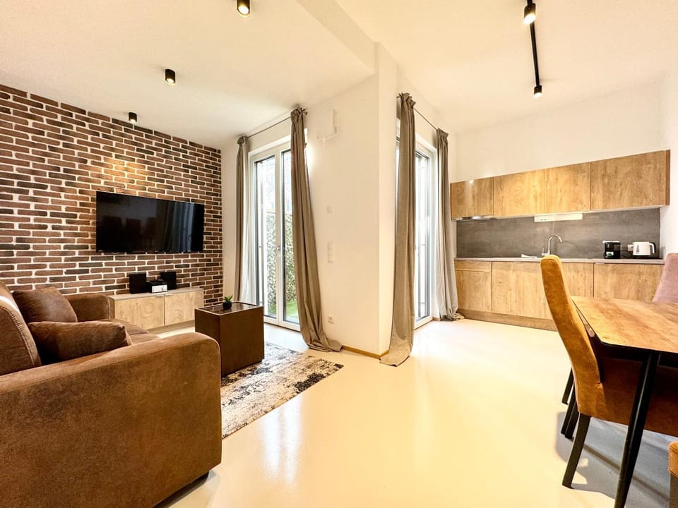 TV and multimedia, Kitchen or kitchenette, Living room, Seating area, Dining area