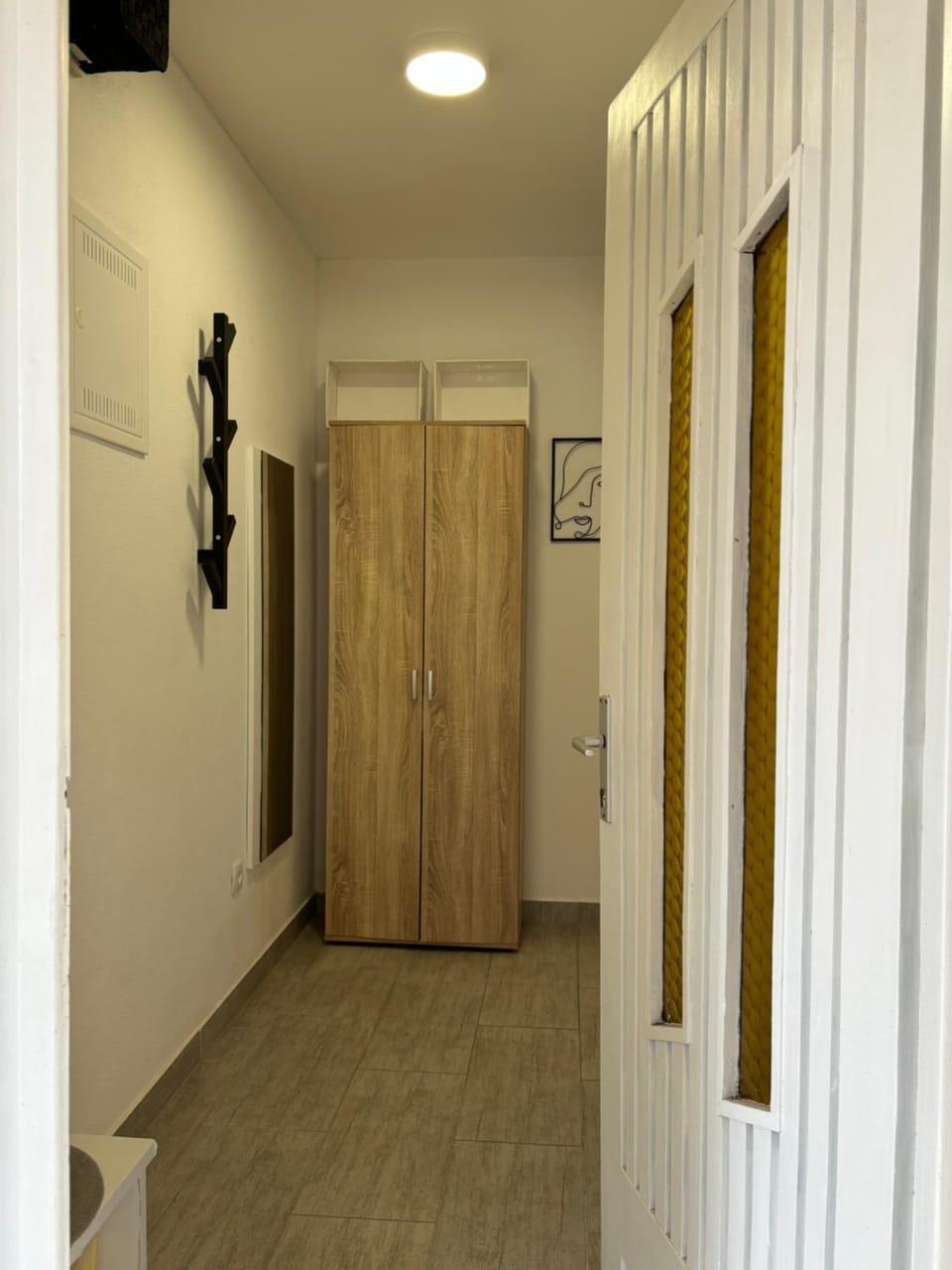 Facade/entrance, wardrobe