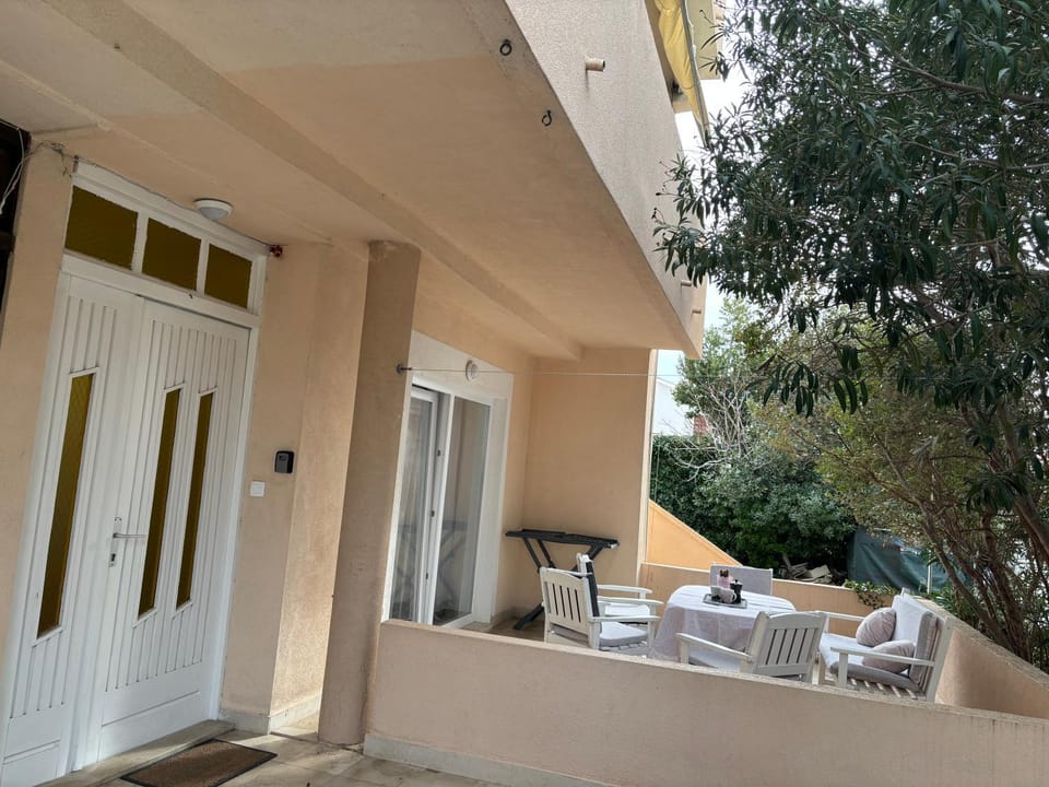Property building, Balcony/Terrace, Seating area