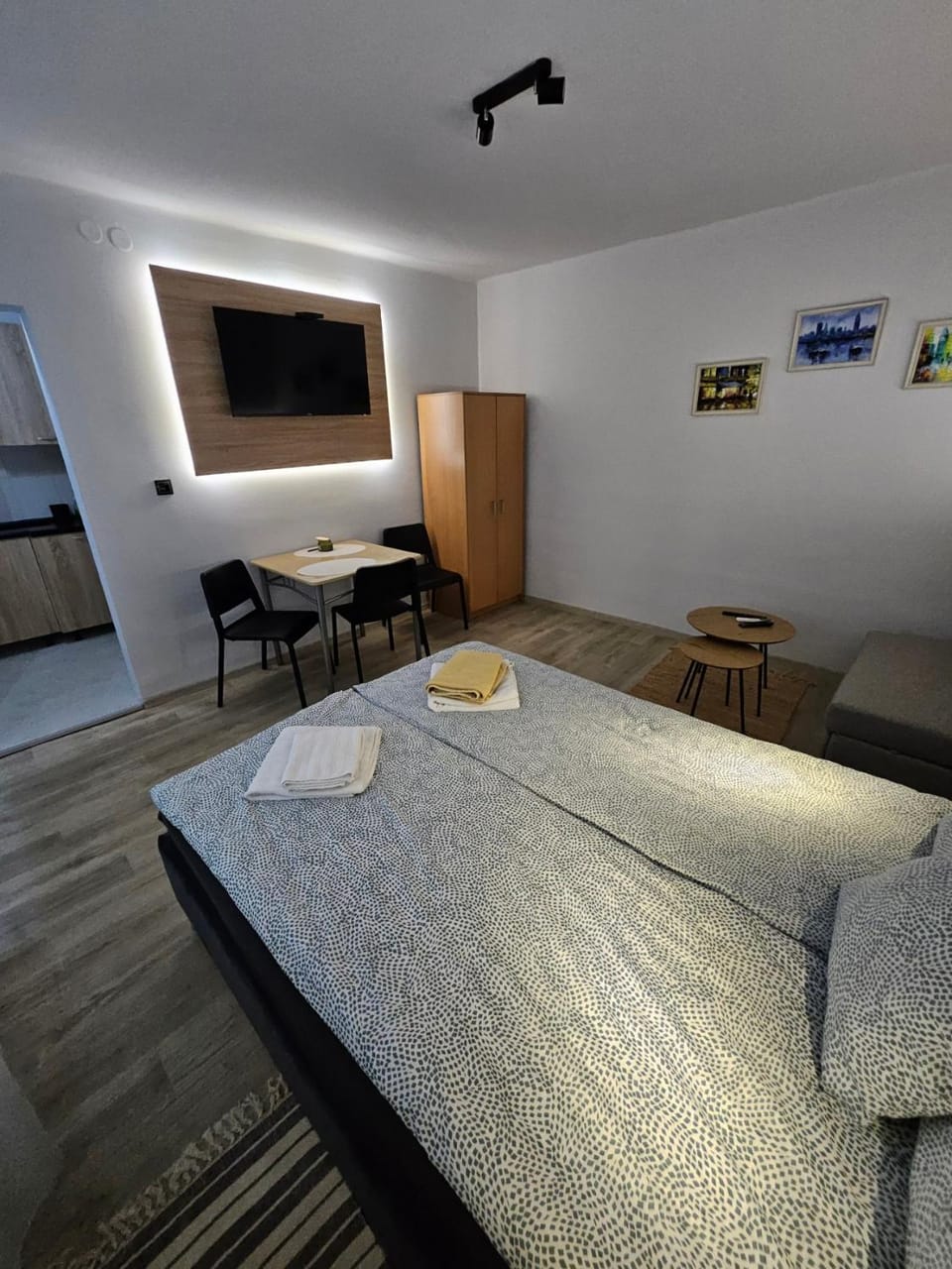 Photo of the whole room