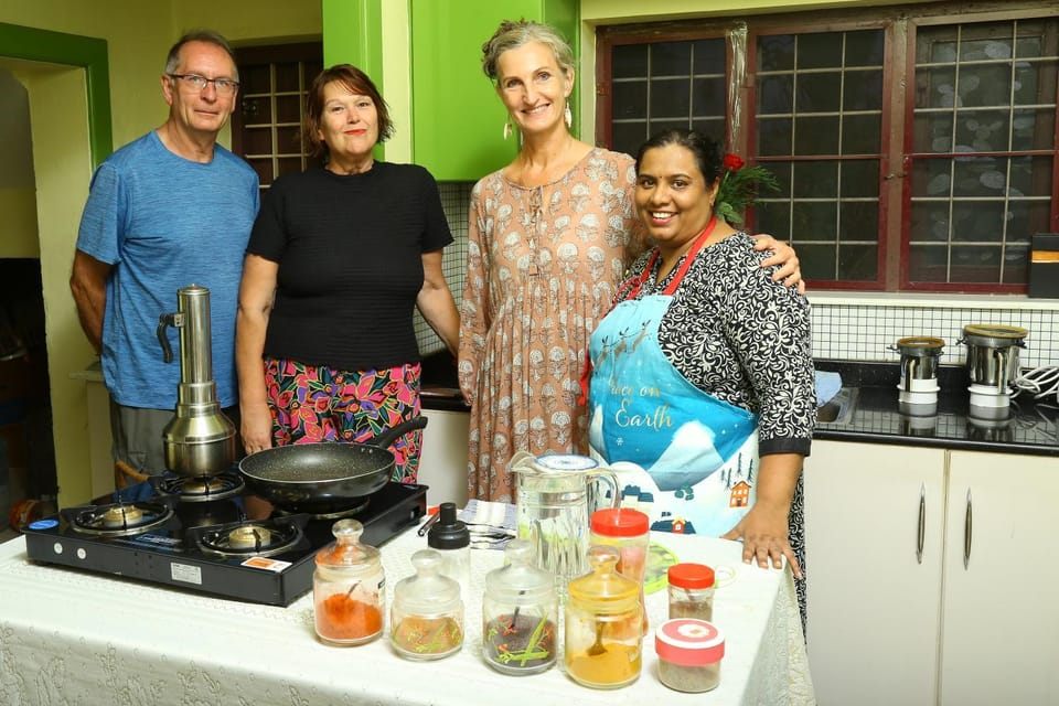 Kitchen or kitchenette, Food and drinks, Food, group of guests