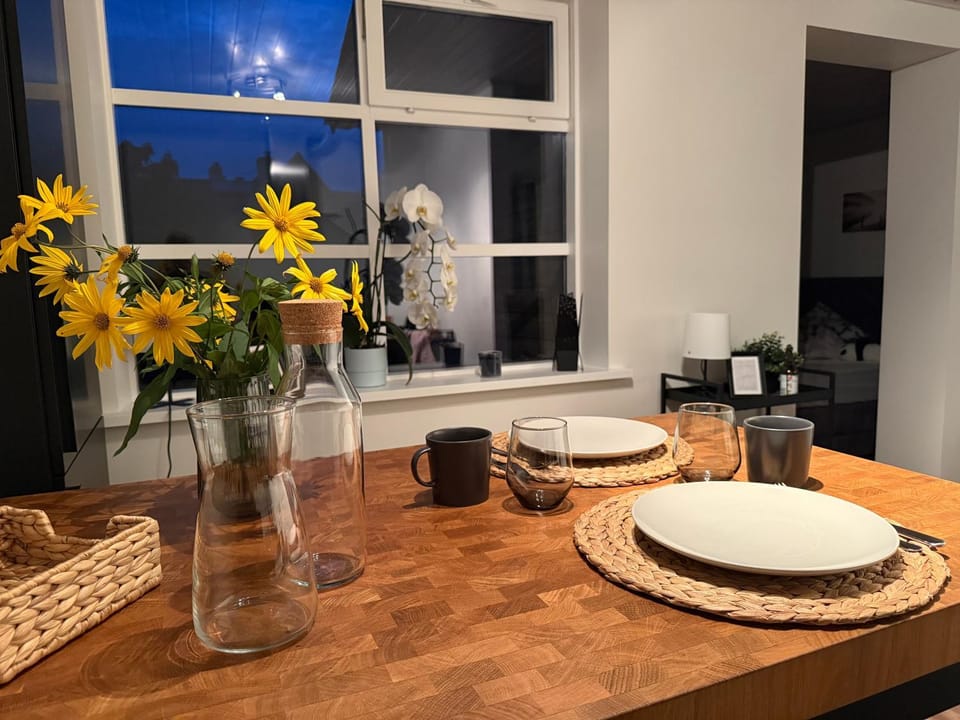 Food and drinks, Dining area, Food