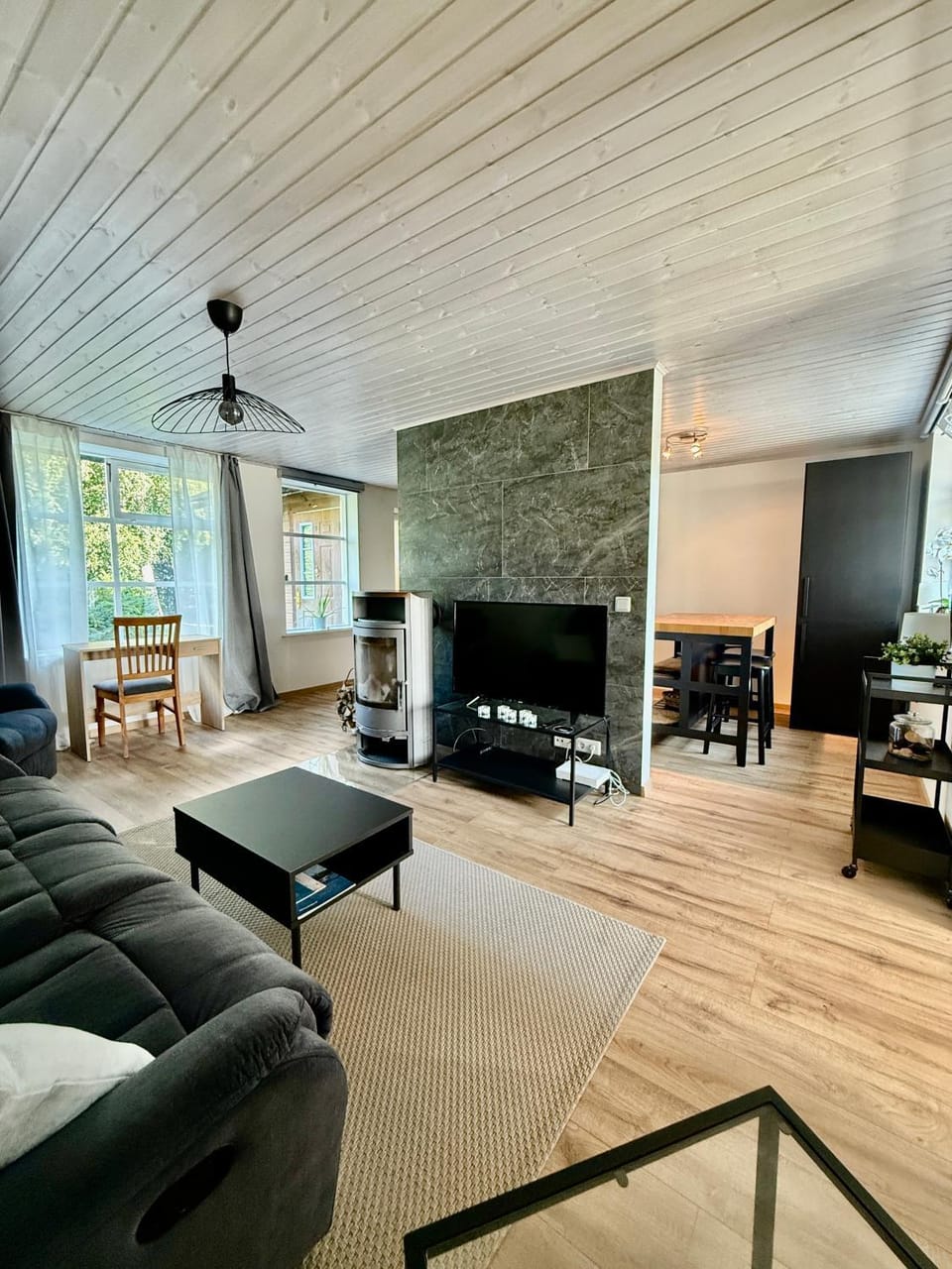 TV and multimedia, Living room, Seating area