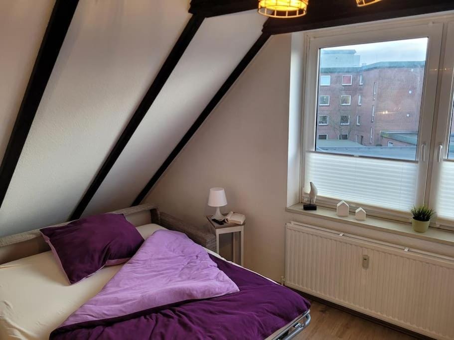 Bed, Living room