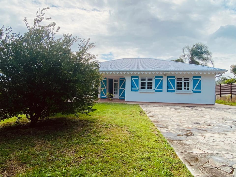 Property building, Facade/entrance, Parking