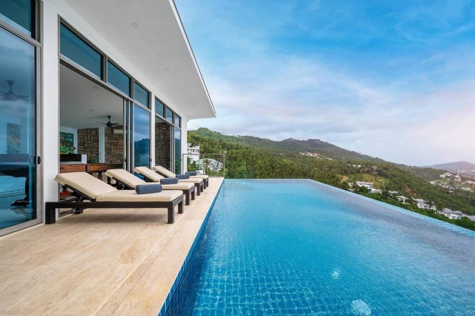 Swimming pool, sunbed