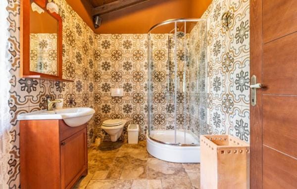 Shower, Toilet, Bathroom