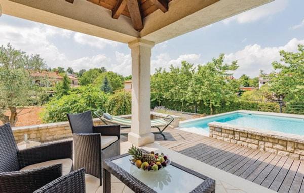 View (from property/room), Balcony/Terrace, Pool view