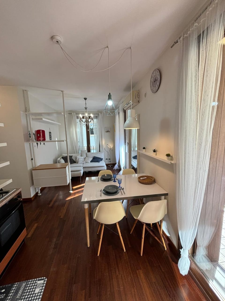 Living room, Seating area, Dining area