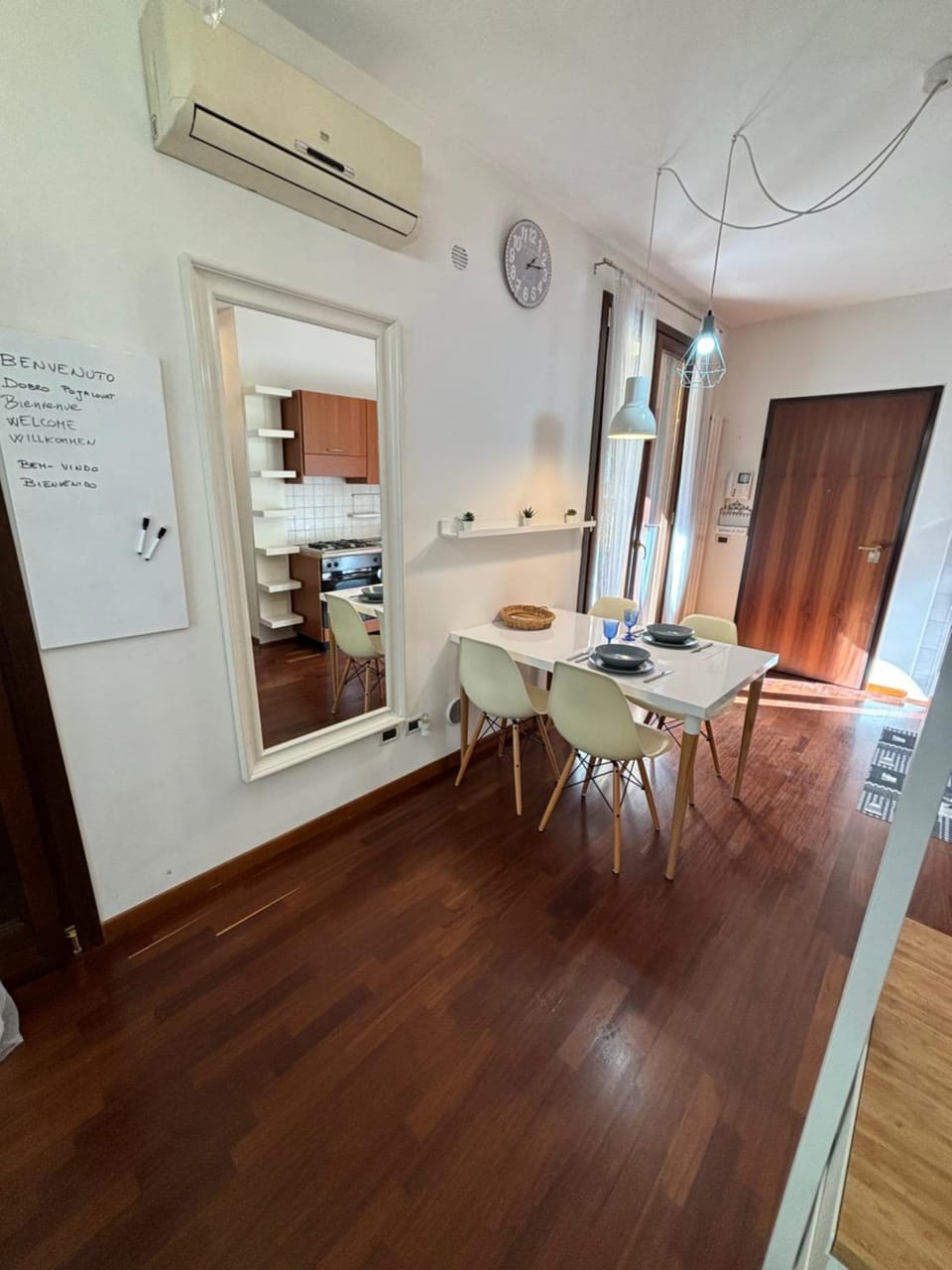 Living room, Seating area, Dining area, air conditioner