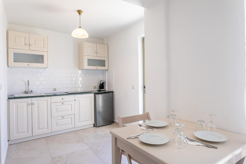 Kitchen or kitchenette, Dining area, pet friendly, stove