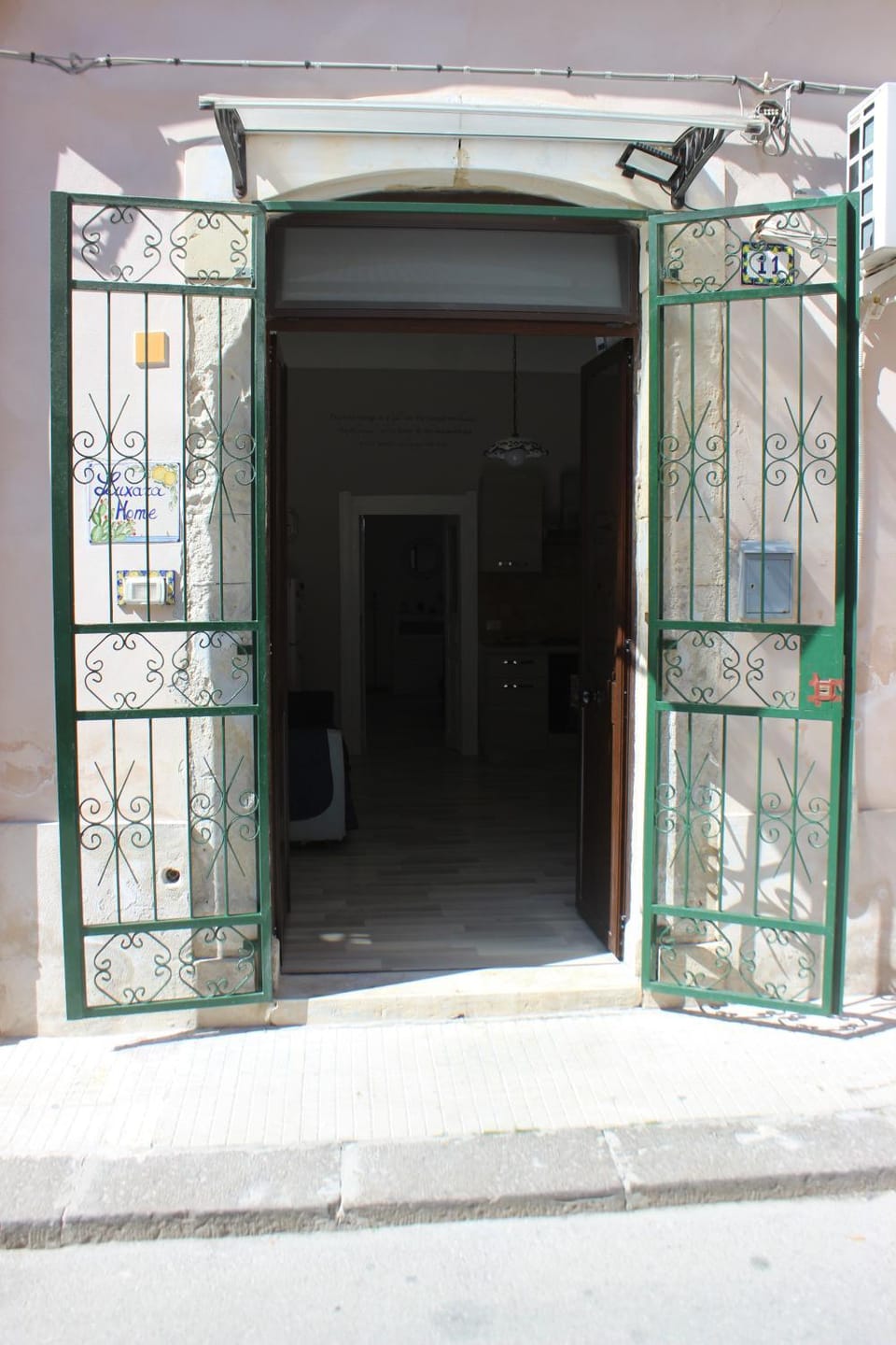 Facade/entrance