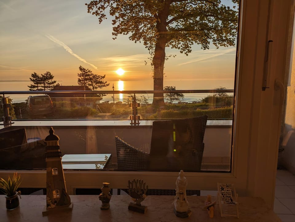 View (from property/room), Balcony/Terrace, Living room, Sea view, Sunrise