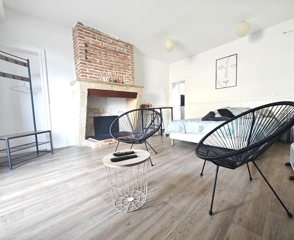 Studio entier proche des commerces - 1 à 2 pers - Apartment in Occitanie