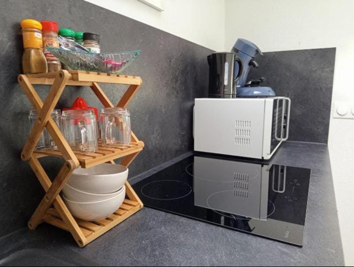 Studio entier proche des commerces - 1 à 2 pers - Apartment in Nouvelle-Aquitaine