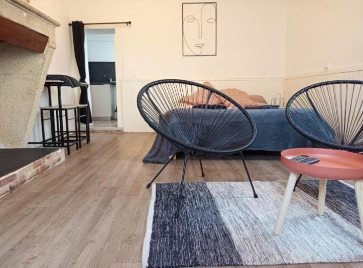 Studio entier proche des commerces - 1 à 2 pers - Apartment in Nouvelle-Aquitaine