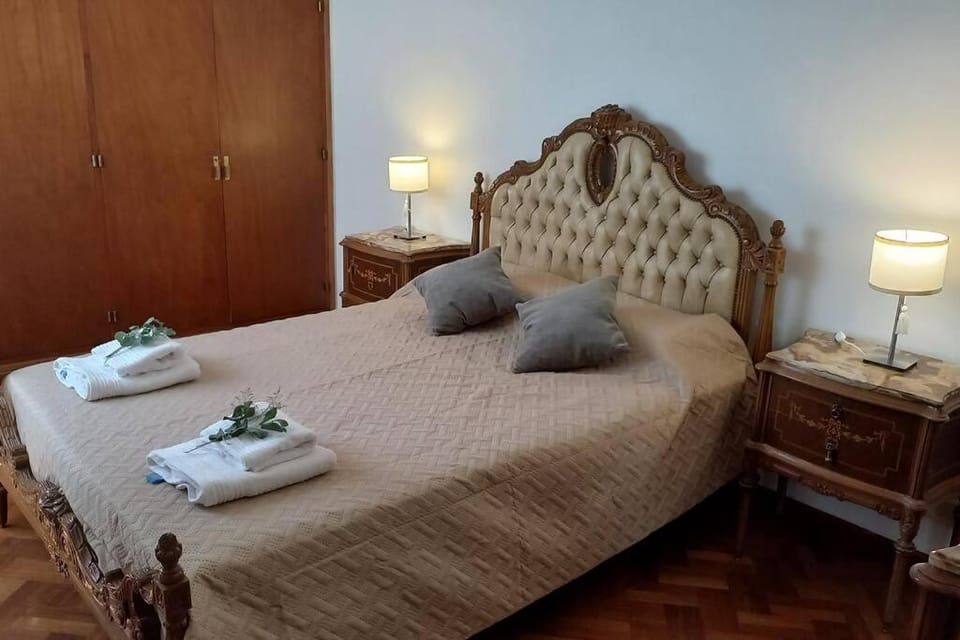 Bed, Photo of the whole room, Bedroom, fireplace, towels, wardrobe, air conditioner