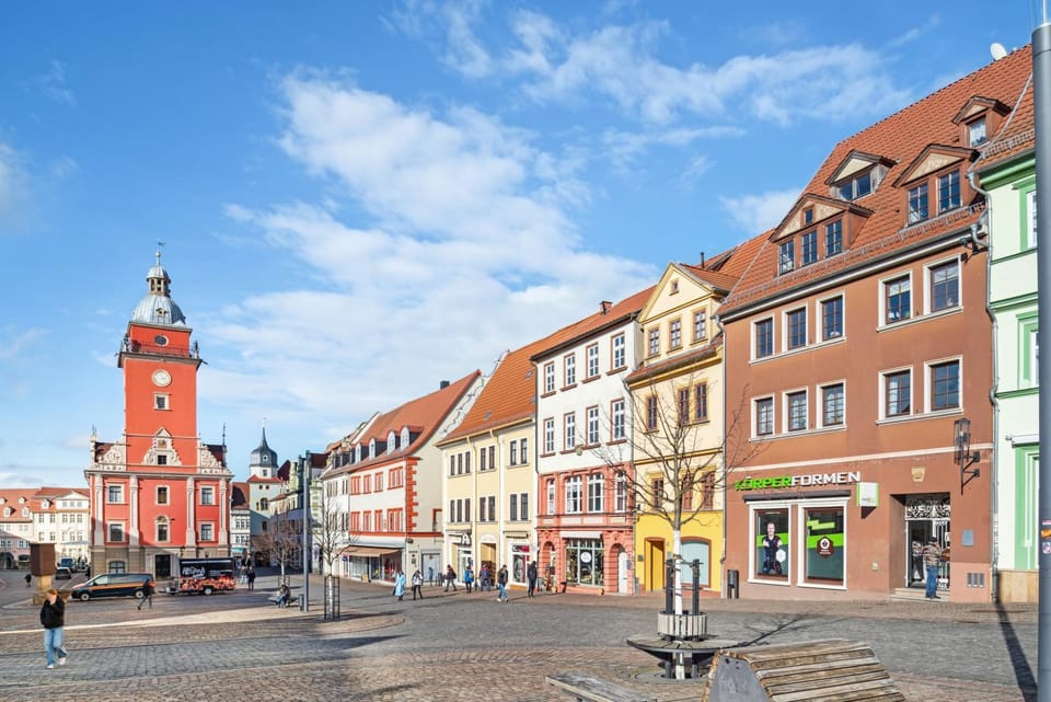 Property building, Nearby landmark, Neighbourhood, City view, Street view, Location