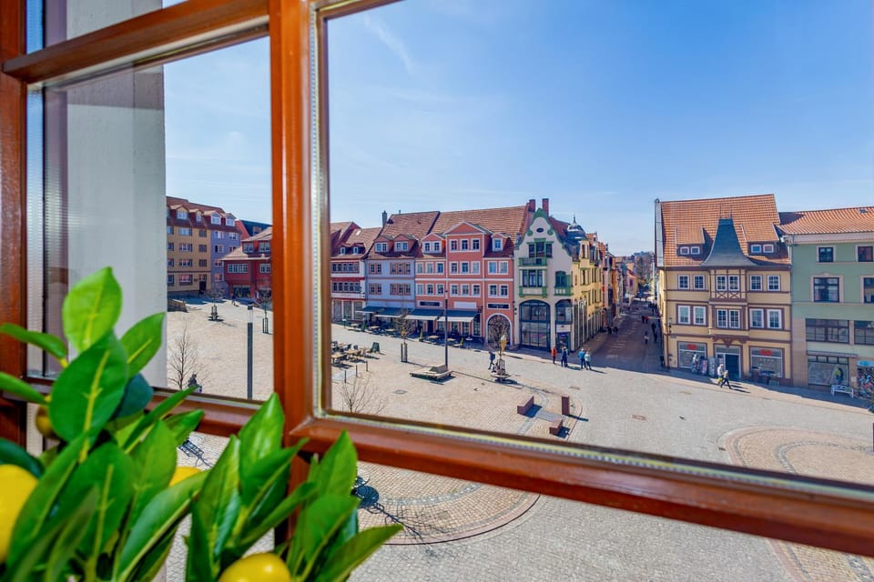 Day, Neighbourhood, City view, Location