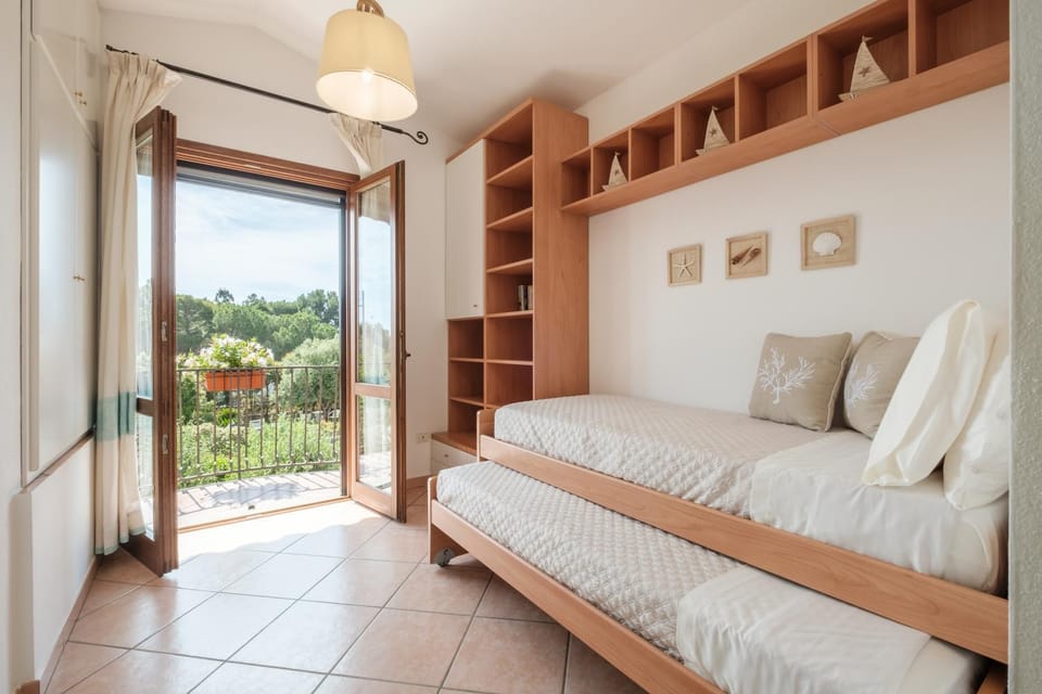 Bed, View (from property/room), Balcony/Terrace, Photo of the whole room, Bedroom