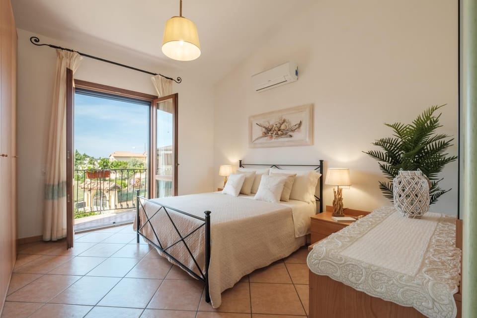 Bed, View (from property/room), Balcony/Terrace, Bedroom, air conditioner