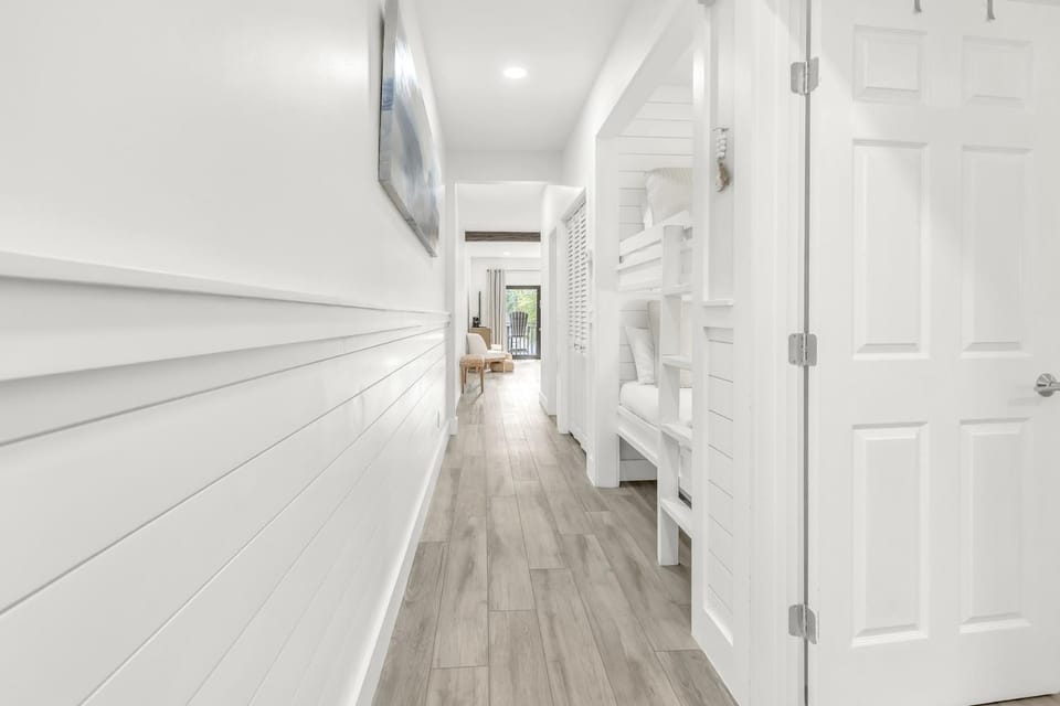 Palms of Seagrove D5, Steps to the Beach, Sleeps 4, Pool, 2 bikes and 5 mins from Seaside House in South Walton County