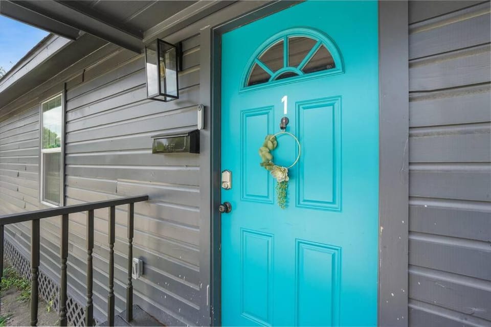 Cozy Two Bedroom Home Minutes from Downtown! House in Houston