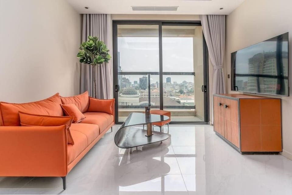 Steps to Vincom/Casino/D1/pool/gym/Netflix/3Beds Apartment in Ho Chi Minh City
