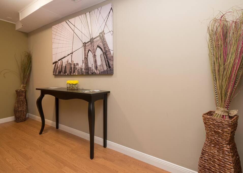 C19 Conscious, QUIET, ADULT Lake View Rental Apartment in Lake Sammamish