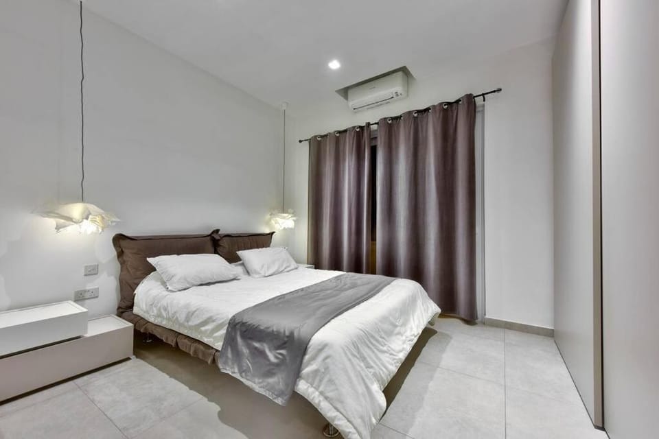 Bedroom, air conditioner