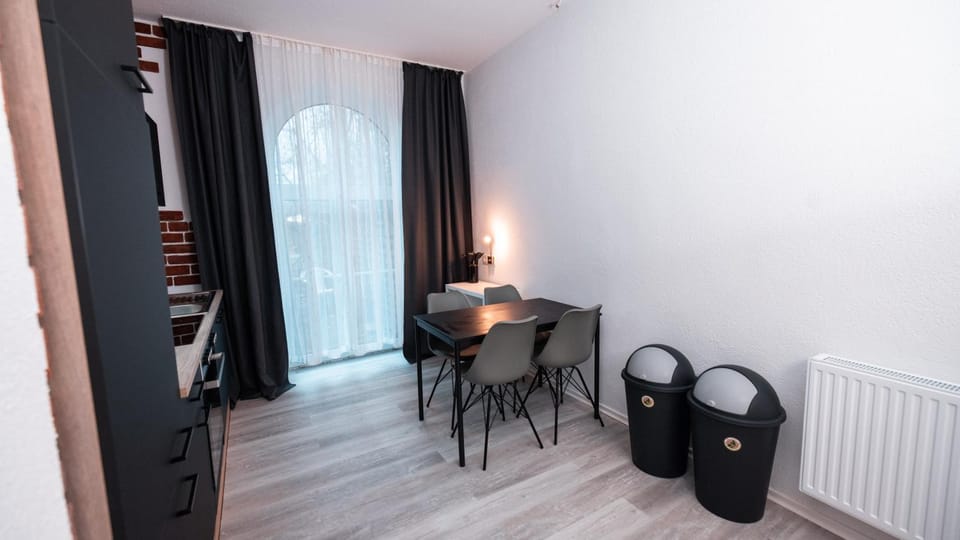 Kitchen or kitchenette, Seating area, kitchen, kitchen