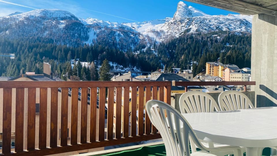 Patio, Day, Natural landscape, Winter, View (from property/room), Balcony/Terrace, Mountain view