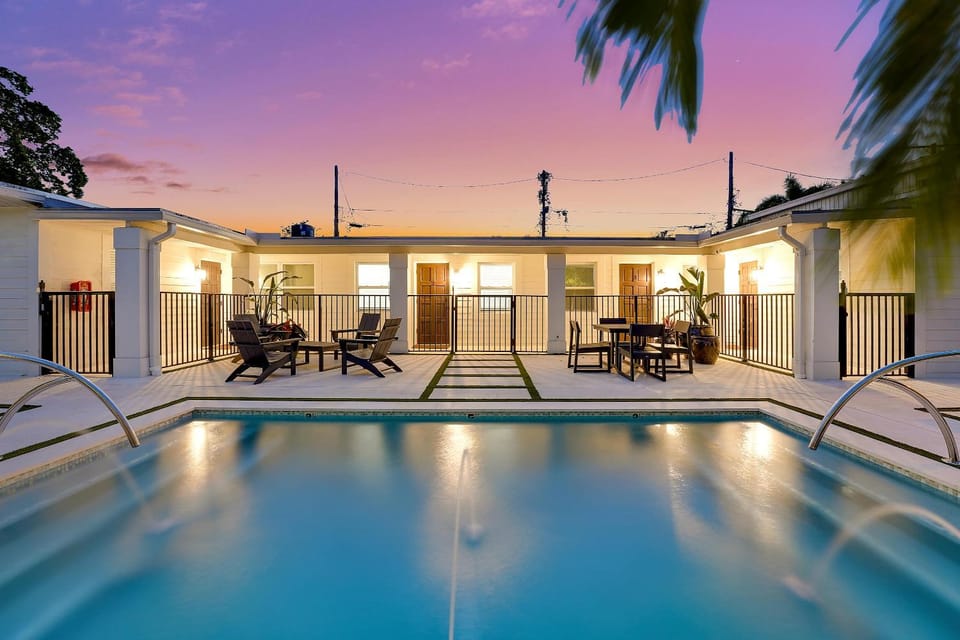 Lovely 1 Bedroom - Walk to Waterfront Apartment in West Palm Beach