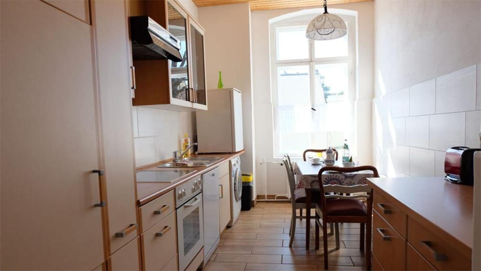 Kitchen or kitchenette, Dining area, dishwasher, stove