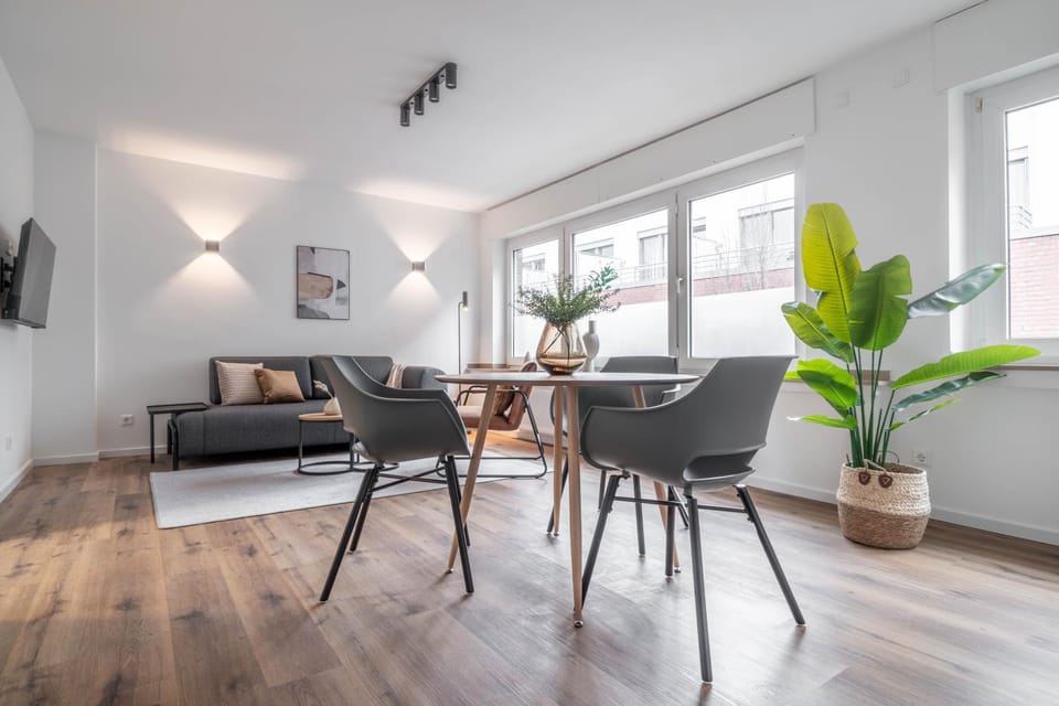 TV and multimedia, Living room, Seating area, Dining area