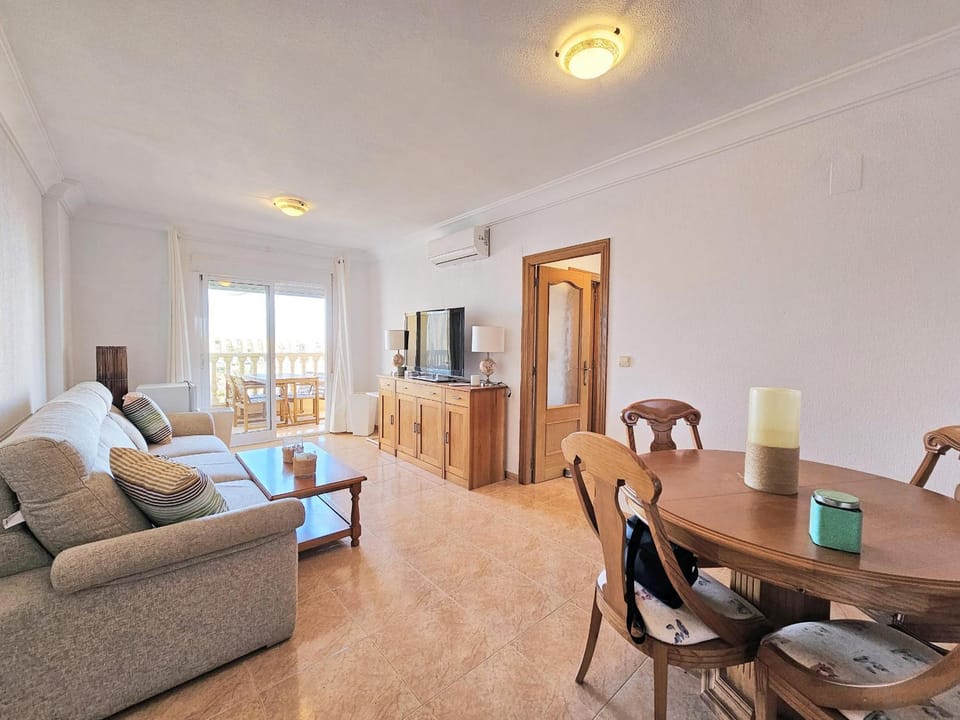 Communal lounge/ TV room, TV and multimedia, Living room, Seating area, Dining area